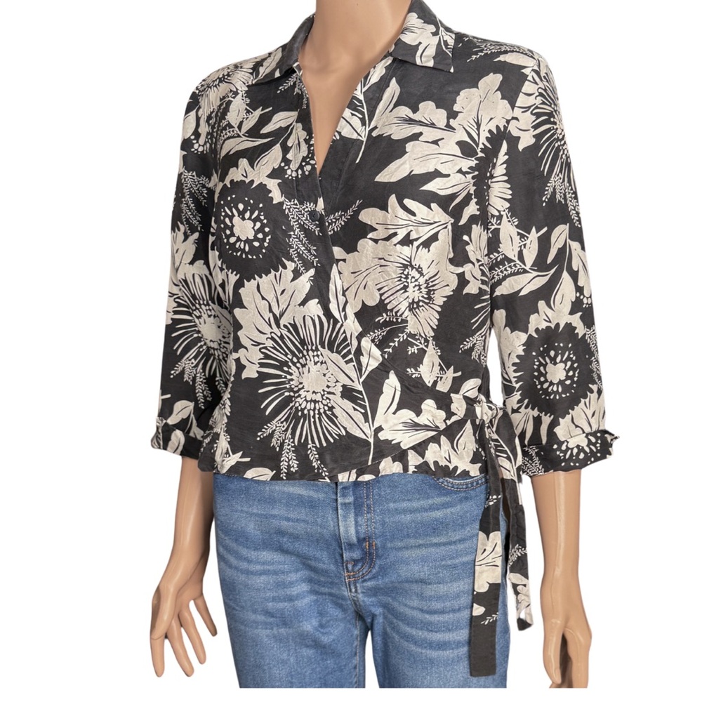 Sunny Leigh Black & White Silk Floral Wrap Blouse – Size 8